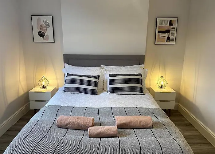 Modern Ground Floor Garden Apartment With Parking
